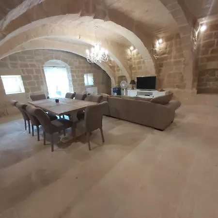 Beautifully Converted In Gozo With Large Pool And Outdoor Area Holiday home *
