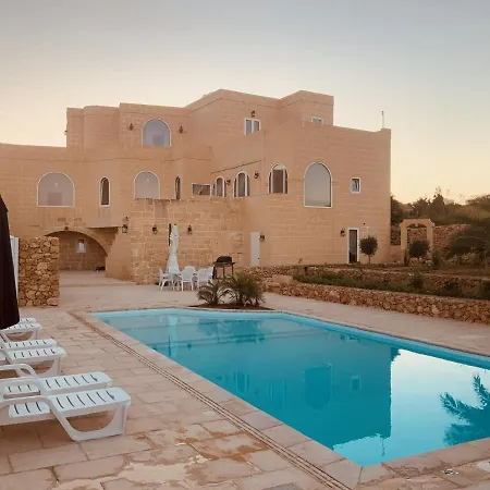 Beautifully Converted In Gozo With Large Pool And Outdoor Area