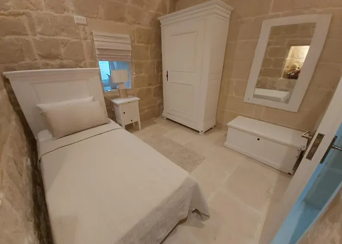 Nyaraló Beautifully Converted In Gozo With Large Pool And Outdoor Area