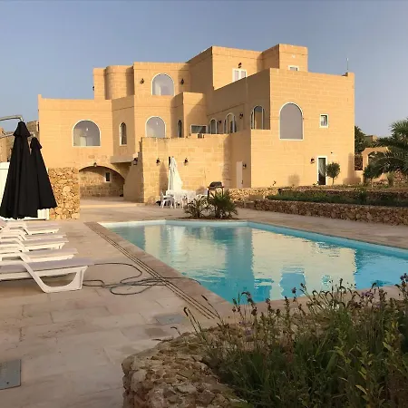 Beautifully Converted In Gozo With Large Pool And Outdoor Area