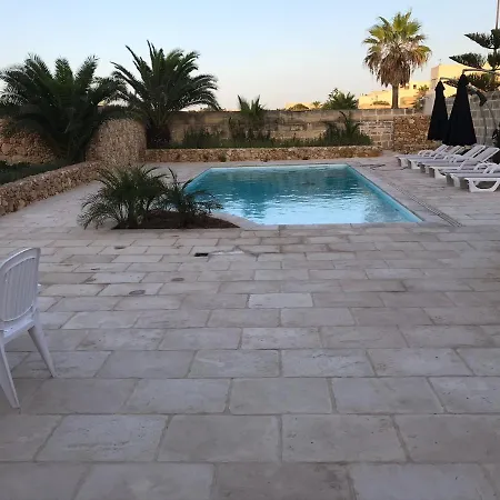 別荘 Beautifully Converted In Gozo With Large Pool And Outdoor Area *