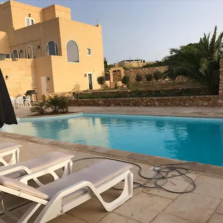 Beautifully Converted In Gozo With Large Pool And Outdoor Area *