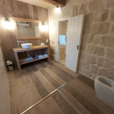 Dom wakacyjny Beautifully Converted In Gozo With Large Pool And Outdoor Area