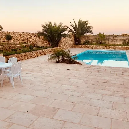 Vakantiehuis Beautifully Converted In Gozo With Large Pool And Outdoor Area