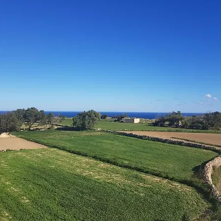 Beautifully Converted In Gozo With Large Pool And Outdoor Area Nyaraló