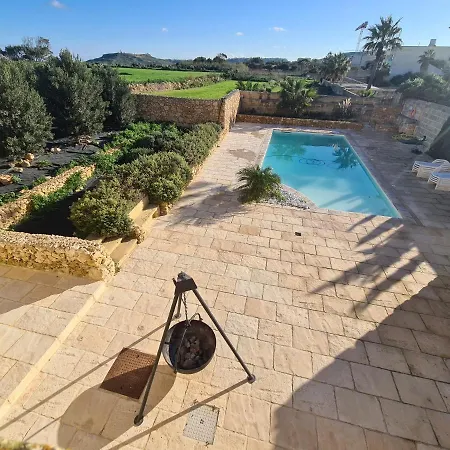 Beautifully Converted In Gozo With Large Pool And Outdoor Area Nyaraló *
