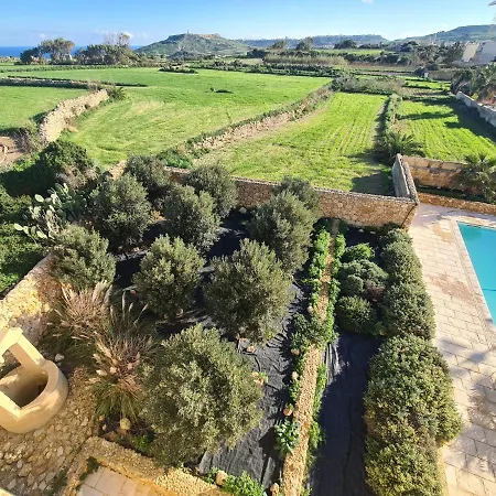 Beautifully Converted In Gozo With Large Pool And Outdoor Area Nyaraló *