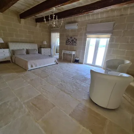 Beautifully Converted In Gozo With Large Pool And Outdoor Area *