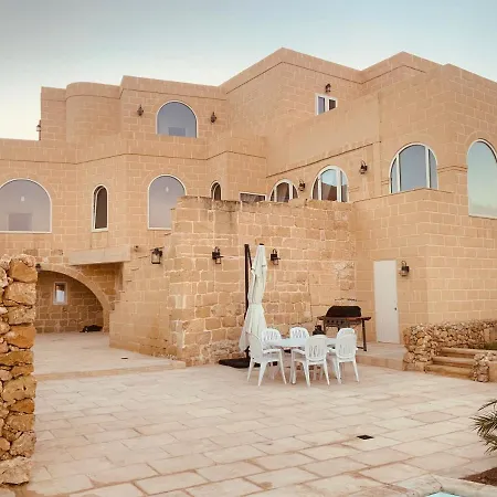 Beautifully Converted In Gozo With Large Pool And Outdoor Area Nyaraló *