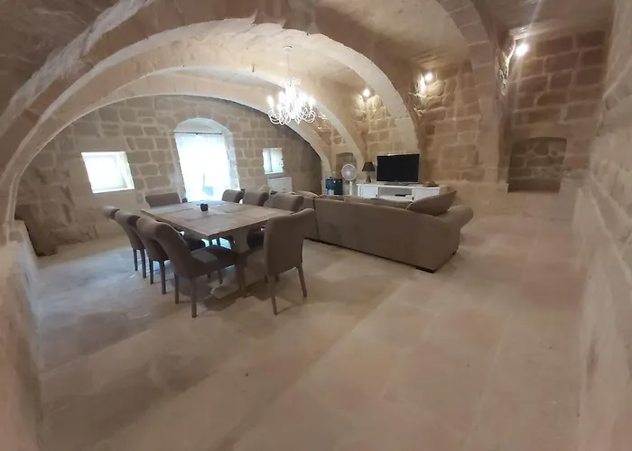Beautifully Converted In Gozo With Large Pool And Outdoor Area 度假居 *