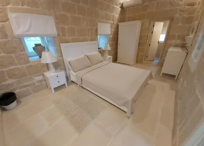 Beautifully Converted In Gozo With Large Pool And Outdoor Area Nyaraló Għarb
