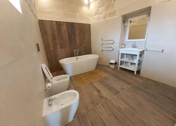 Beautifully Converted In Gozo With Large Pool And Outdoor Area 度假居