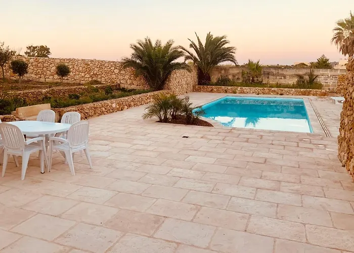 Nyaraló Beautifully Converted In Gozo With Large Pool And Outdoor Area