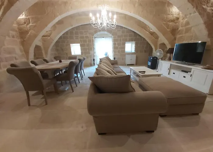 Beautifully Converted In Gozo With Large Pool And Outdoor Area * Għarb