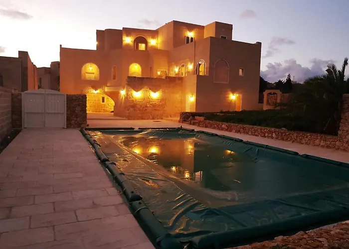 Beautifully Converted In Gozo With Large Pool And Outdoor Area Għarb