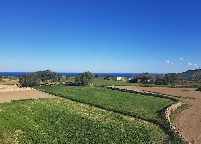 Beautifully Converted In Gozo With Large Pool And Outdoor Area 度假居