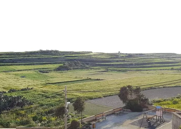 Beautifully Converted In Gozo With Large Pool And Outdoor Area Nyaraló Għarb