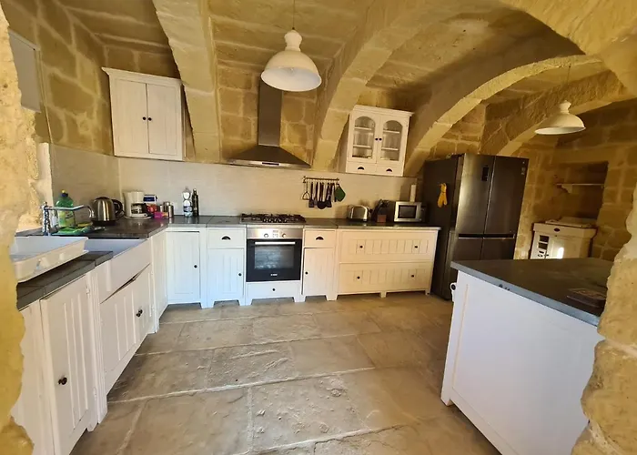 Beautifully Converted In Gozo With Large Pool And Outdoor Area * Għarb