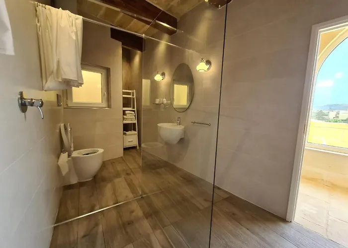 Beautifully Converted In Gozo With Large Pool And Outdoor Area *