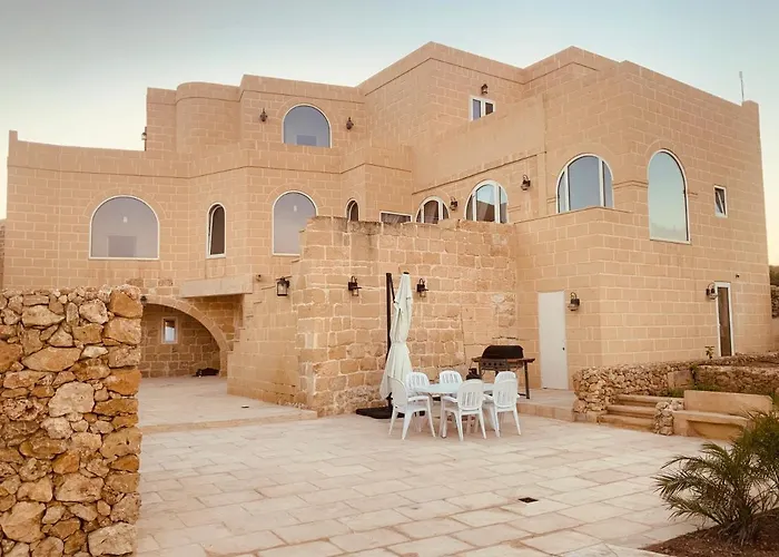 Beautifully Converted In Gozo With Large Pool And Outdoor Area Nyaraló *